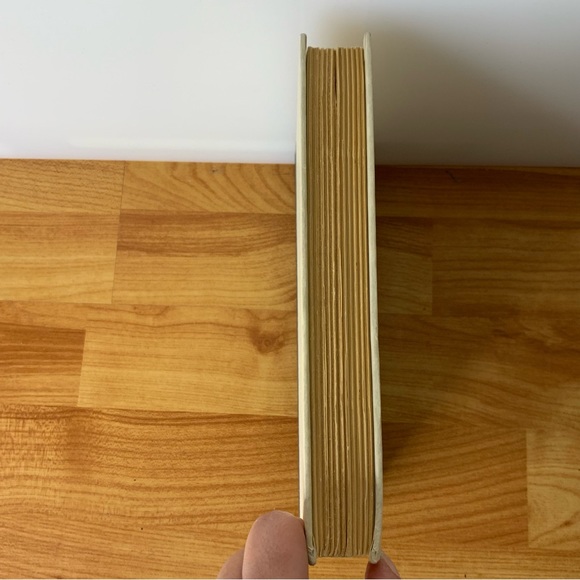 5 Nicholas Sparks Books one is a Hardcover - Picture 10 of 14